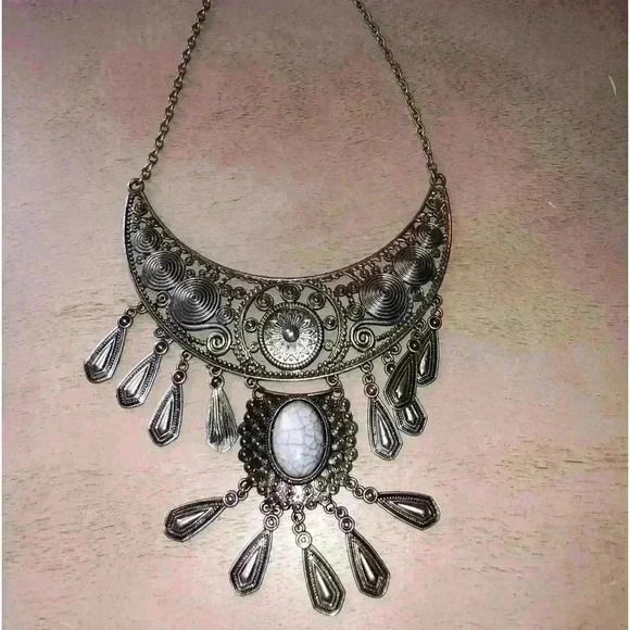 Vintage Egyptian style necklace in aging silver-tone - Picture 3 of 3